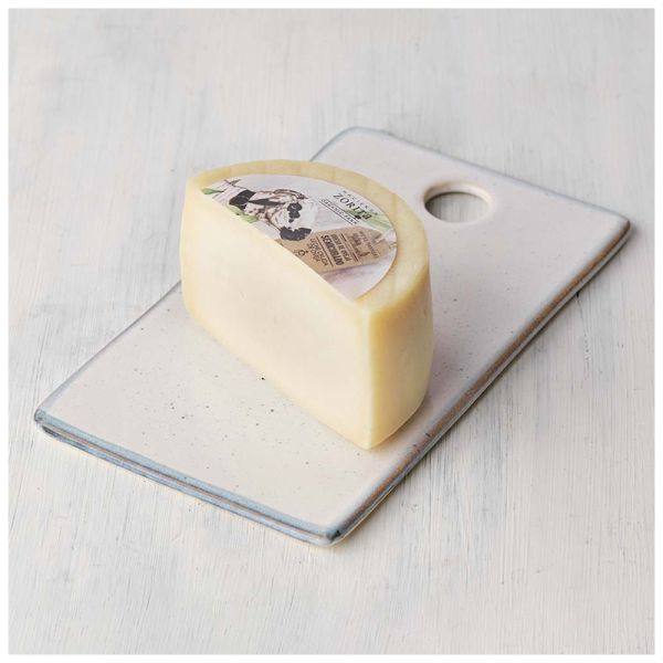 Hacienda Zorita Semi-Cured Sheep cheese half-piece of 450 g