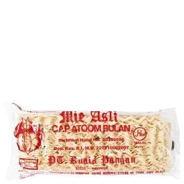 Indonesian noodles Cap Atoom Bulan Mie Asil 200 g packet